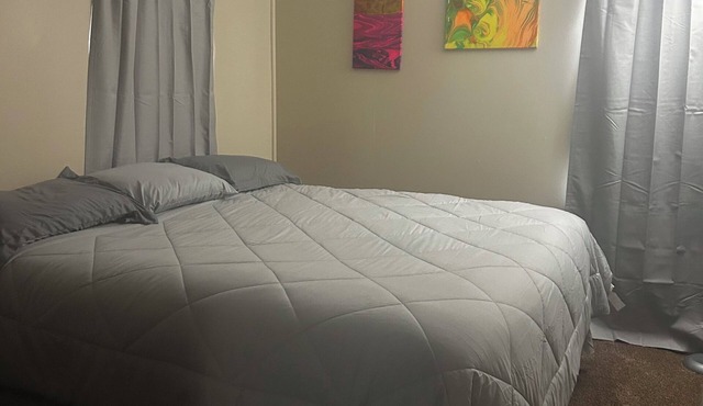 Little house in the alley. Charming 2-bedroom house in peaceful Pierre with AC
