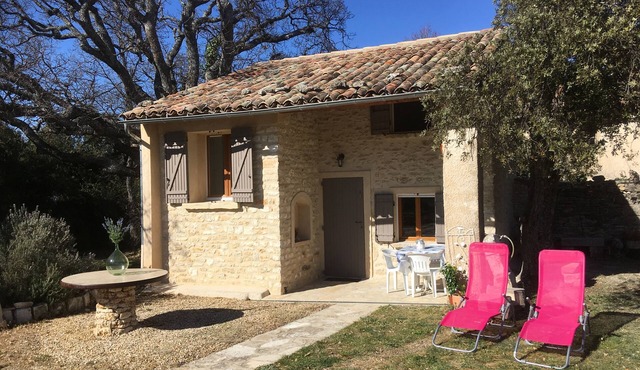 little house "le cabanon" in the heart of the luberon