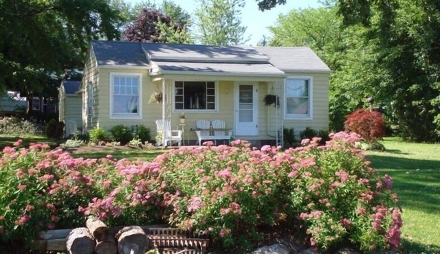 Little House on the Lake Great place, great price!