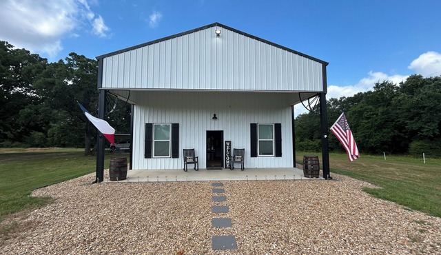 Little House on the Creek- 15 min from The Franklin Ranch 30 min from Kyle Field