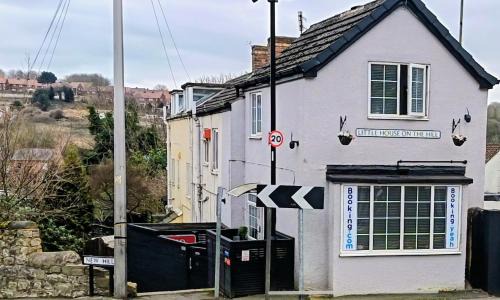 Little House On The Hill Walks Castle Restaurants 2 mins away