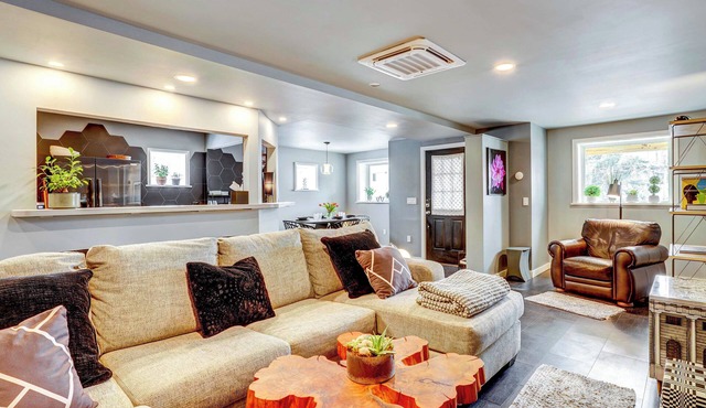 'Little House on the Lot' Dryden Townhome: Pets OK