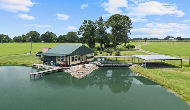 Little House on the Pond/Cozy Cabin near Carthage w/Fishing and Wildlife