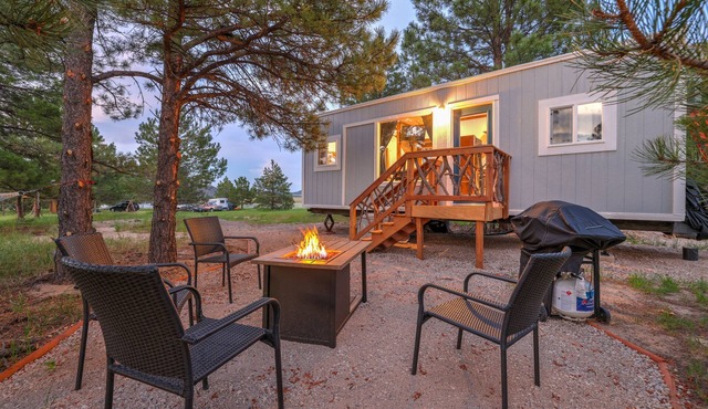 Little House on the Ranch - Cozy, fun TINY HOME