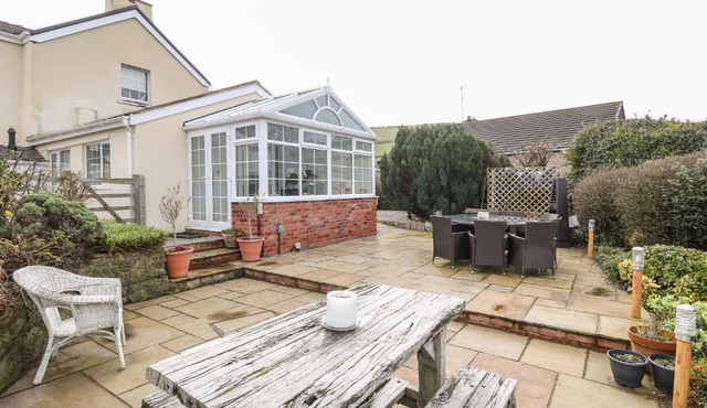 Little House Ty Newydd