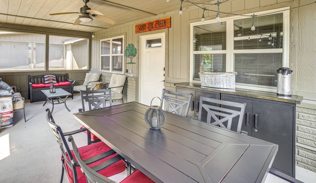 Little Indian Resort Cabin: Pool + Walk to Lake!