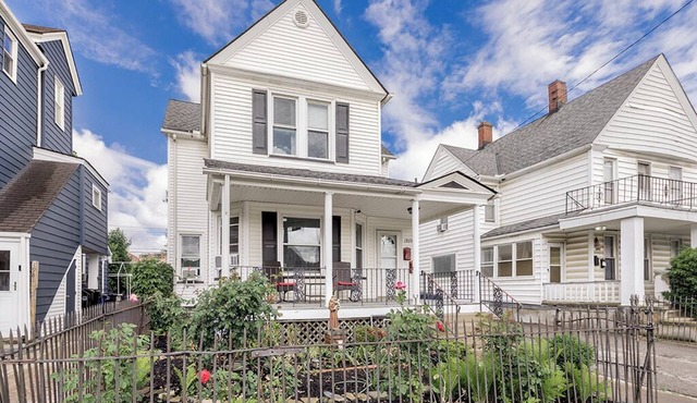 Little Italy! Close to Cleveland Clinic, University Hospital & University Circle