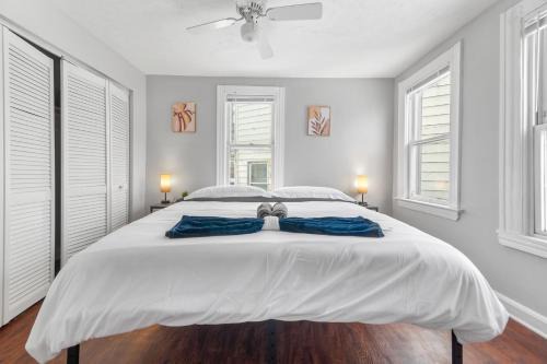 Little Italy Group Stay 4 TV's Pet Friendly