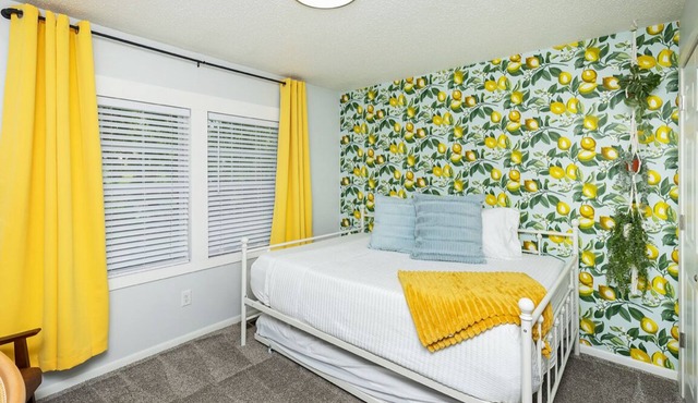 Little Italy in DSM: 2 Bed 1 Bath Upgraded Townhome w/King Bed & Reading Nook