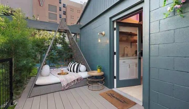 Little Italy Studio: Private Patio Cozy Getaway + Downtown!