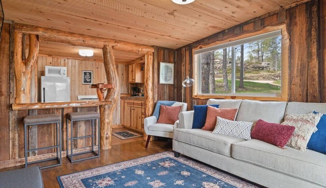 Little Joy: Needle Spire Views + Sauna + Wildlife