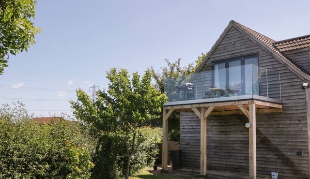 LITTLE KNAPLOCK, romantic in Combwich, Somerset