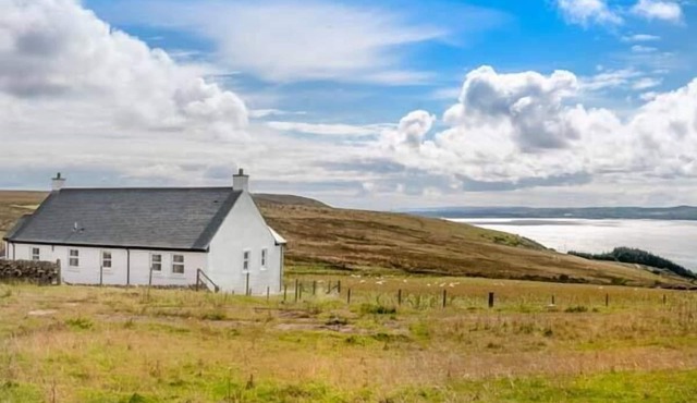 LITTLE LAIGHT, pet friendly, country holiday cottage in Stranraer