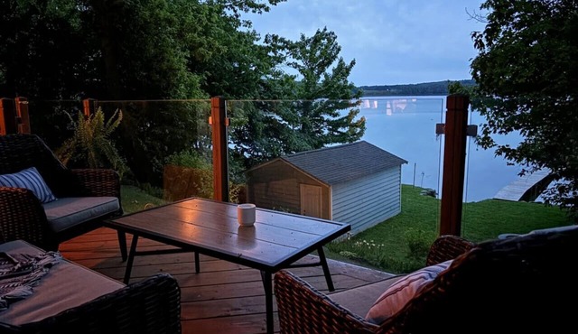 Little Lake Escape | Waterfront 2 Bedroom Getaway