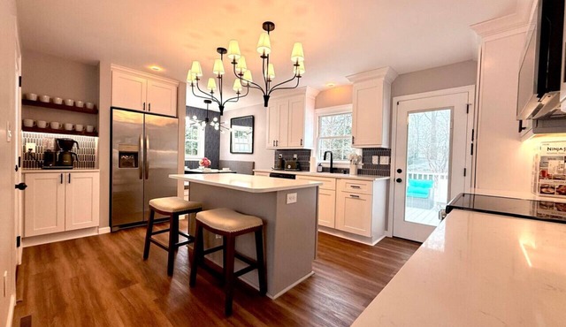 Little Lake Lodge - Ranch Villa in RTP 10 mins to RDU