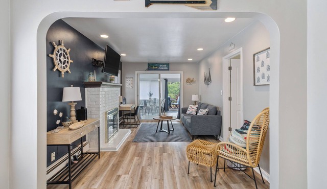 Little Lakefront Getaway on PLX