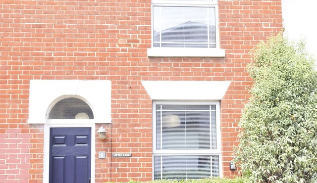 Little Lane is a charming, recently refurbished 2 bedroom cottage sleeping 4