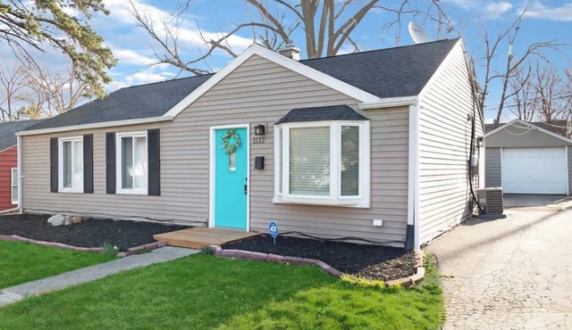 Little Lansing House I 3 BR w/Queen beds