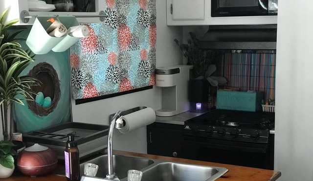 Little Leaf Cabin Tiny House Glamping in the City