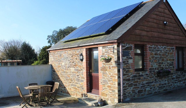 LITTLE MAY, pet friendly, with a garden in Newquay