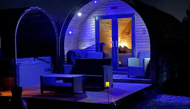 Little Meadow Pods with Hot Tub