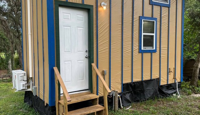 Little Minnow (Waterfront Tiny Home)