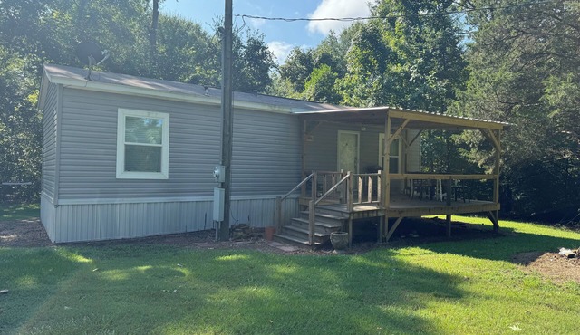 LITTLE MONTANA is a secluded little space close to beautiful Lake Mary