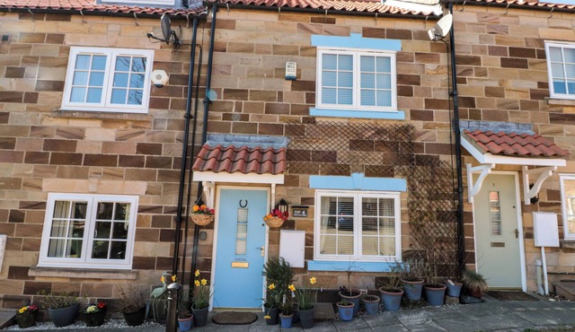 LITTLE NEST COTTAGE, pet friendly in Guisborough