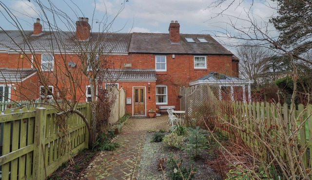 LITTLE NOO, family friendly, with open fire in Gloucester