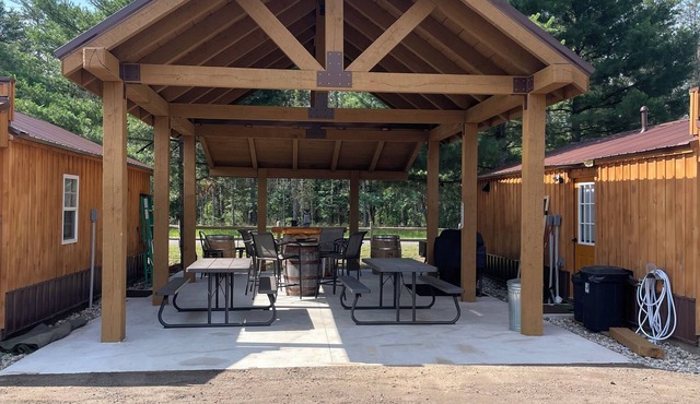 Little O'L Town-Cozy Rustic Western Town, private cabins. Great for GROUPS!