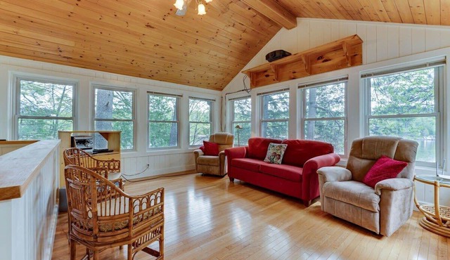 Little Oaks Located on Lake Muskoka