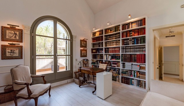 Little oasis in Barcelona City with pool, AC, gardens, and much more!