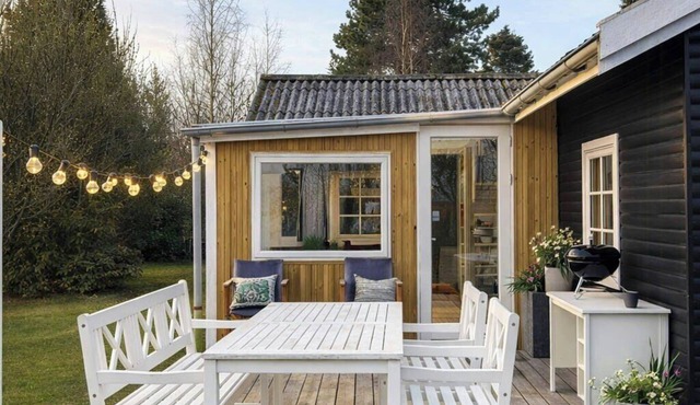 Little oasis with large terrace and a cozy garden