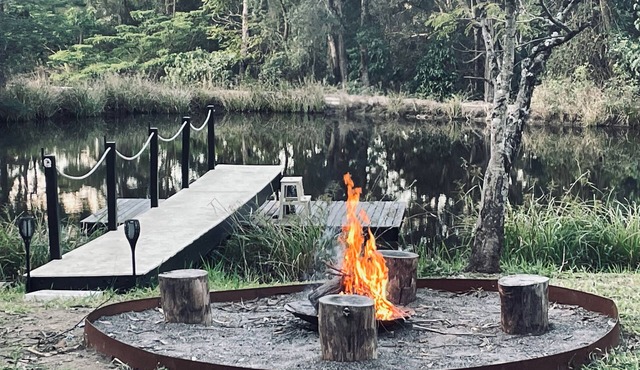 Little Olive Eco Cabin on a Private Dam. Perfect for a Relaxing Weekend Away!