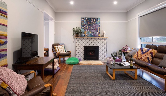 Little Olive Kyneton - Your mid-century home away from home!