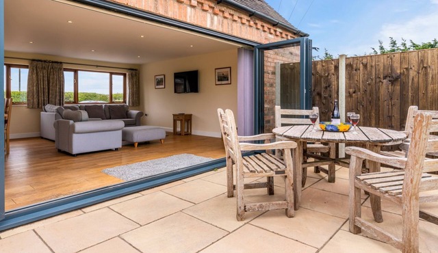 Little Owl Barn - sleeps 4 guests in 2 bedrooms