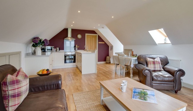 Little Owl Loft - One Bedroom House, Sleeps 2