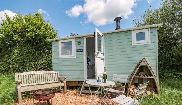 LITTLE OWL, romantic, character holiday cottage in Fontmell Magna