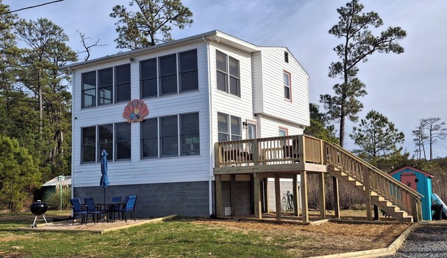 Little Oyster Oasis- A Charming Waterfront House in White Stone Virginia