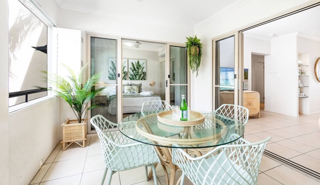 Little Palm- Tropical Escape