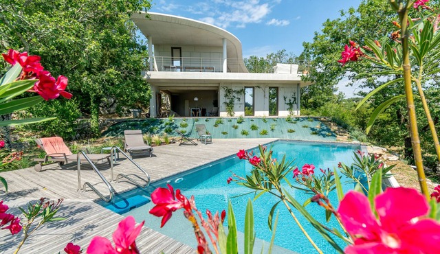 Little paradise for four with a view of one of the most beautiful villages in France