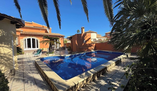 Little paradise: lovely home with private pool