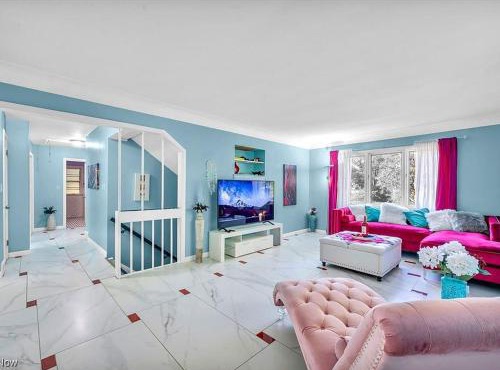 Little Paris- In Affluent University HTS