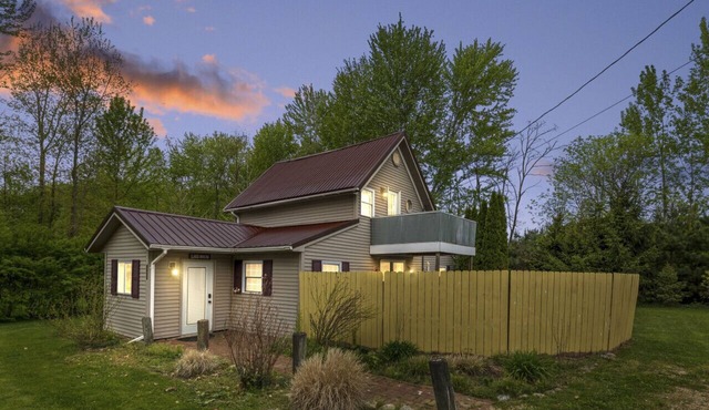 Little Paw Paw Lake House with Hot Tub