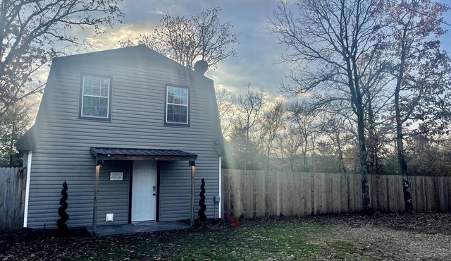 Little Piece of Heaven to retreat yourself 2 min from the Lake