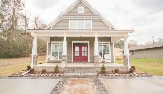 Little Pigeon River Chalet