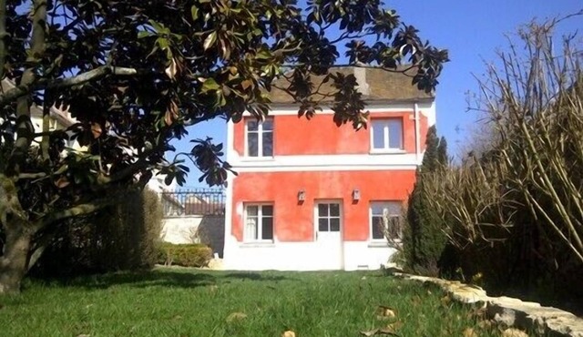 Little Red House, ideal for couple, private garden, in large secluded grounds