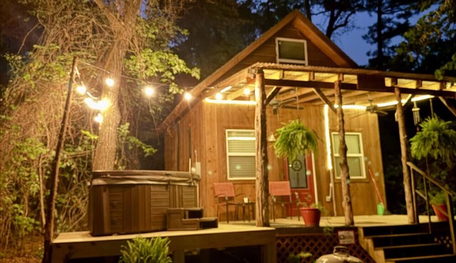 Little Reata at Lake Cabin Escapes w/private Hot Tub & Fire Pit