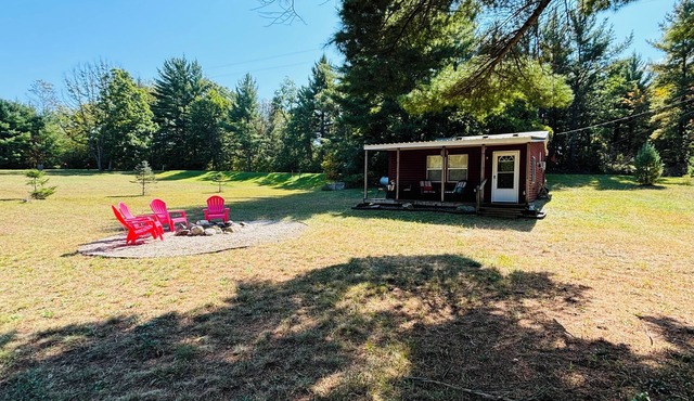 Little Red Cabin - Peaceful Up-North Michigan Get-a-Way!