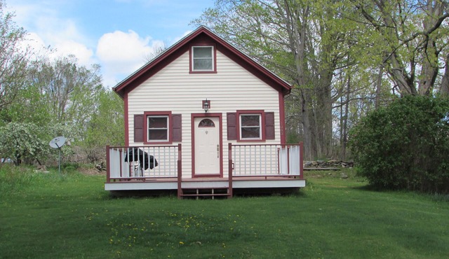 Little Red Hen is an old school house from the 1900 hundred.